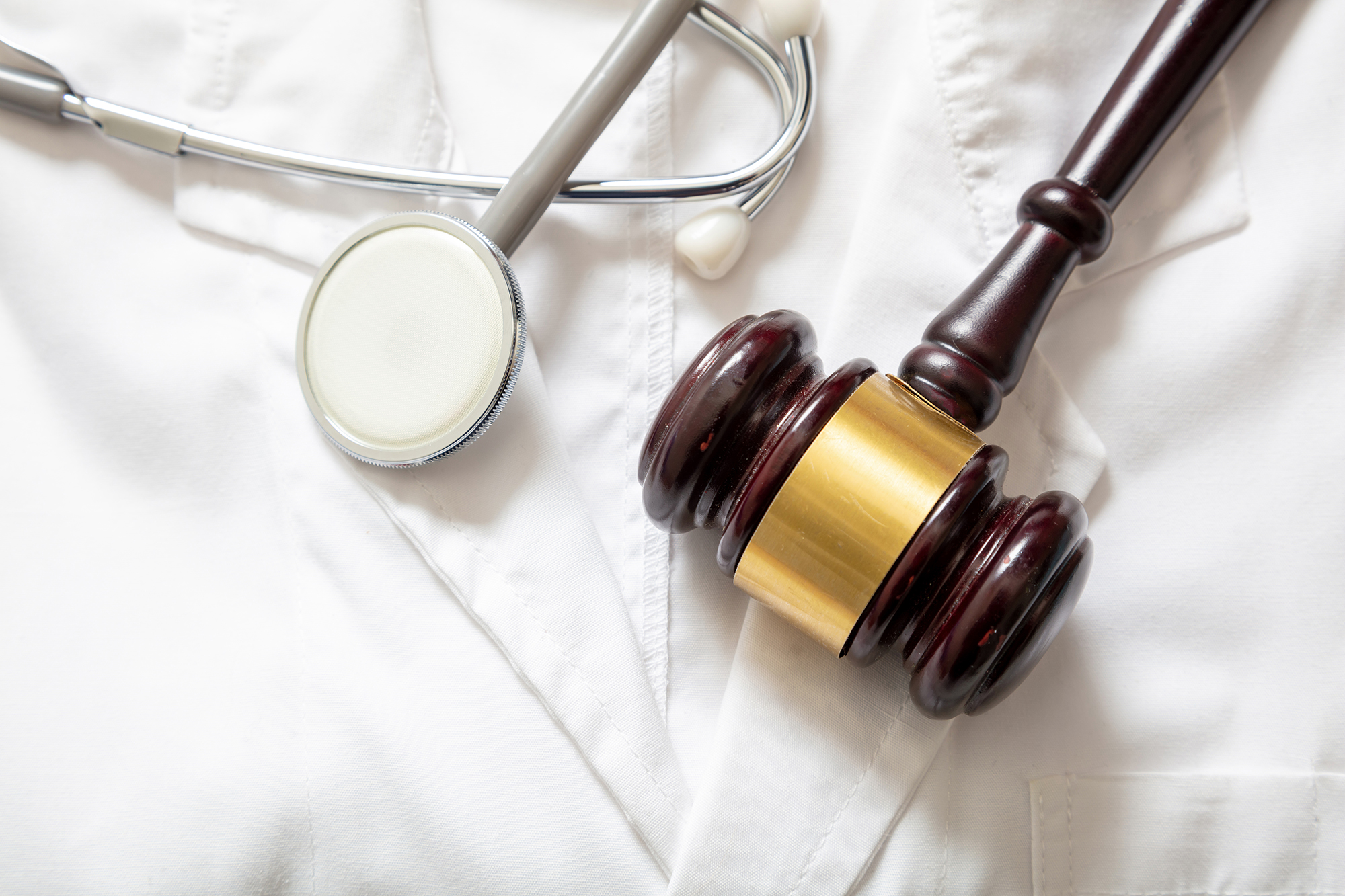 ¿Cómo pueden los abogados de lesiones personales ayudar a los clientes a obtener atención médica?