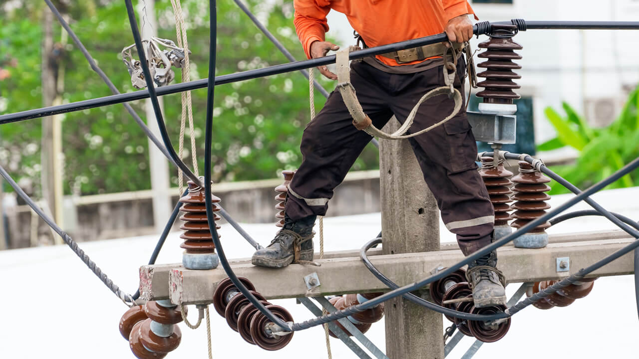 Electrocución en el trabajo en Alabama: riesgos, derechos y cómo reclamar compensación